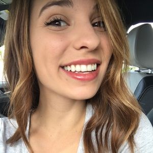 Meet your Posher, Elizabeth